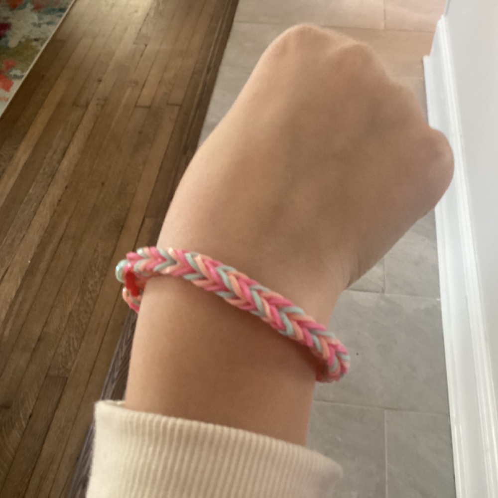 Bracelet (rainbow loom) - Picture 2 of 3